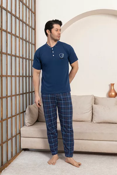 طقم بيجامة رجالي قطني بأكمام قصيرة ونقشة مربعات باللون النيلي