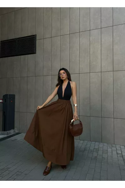 تنورة طويلة بقماش بوبلين وبخصر مطاطي باللون البني القهوة 