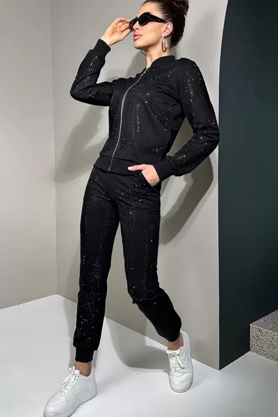 طقم رياضي نسائي بتصميم أنيق بكامله مزين بالكريستال، من القطن خفيف الوزن بخيطين، أسود اللون بأكمام طويلة وسحابات