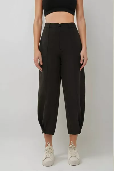 Pantalon sarouel taille haute avec détails à boutons