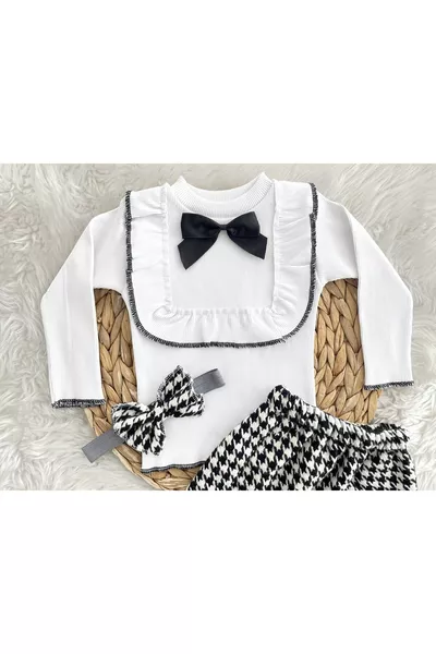 طقم بنت مكوّن من تنورة على شكل فيونكة وجاكيت ورباط رأس