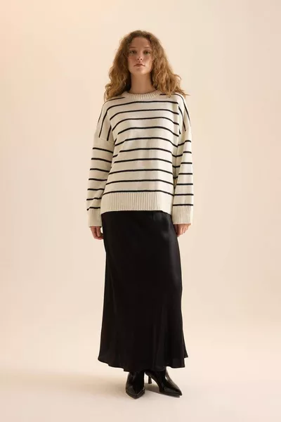 تنورة ماكسي ساتان عادية الخصر من مجموعة A موديل AXNS