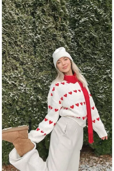 كنزة محبوكة عصرية بنقش قلب منقوش بنسيج ناعم على نمط بينتيريست