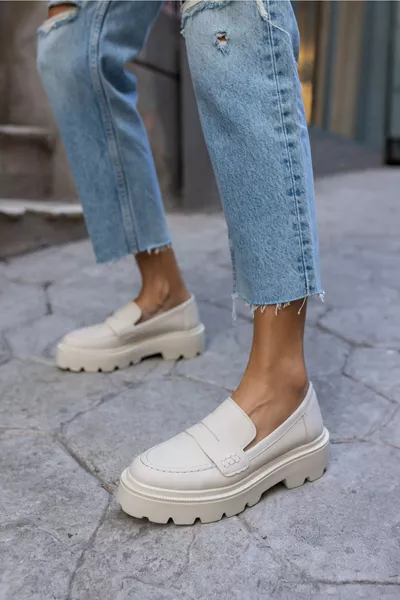 حذاء نسائي لوفر جلد مات بيج من ميرتنز