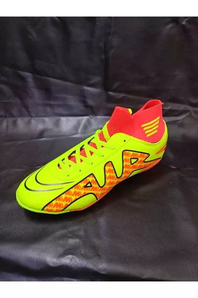 Fußballschuhe mit Socken für Kunstrasen