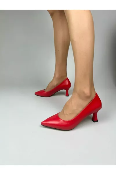 حذاء كعب قصير يومي من فيونا مودل