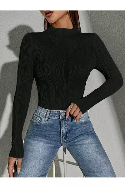 قميص نسائي بأكمام طويلة بياقة دائرية وتفاصيل كشكش مع قماش مرن