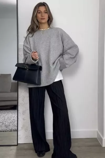 كنزة نسائية هومي ناعمة برقبة دائرية رمادية واسعة الحجم