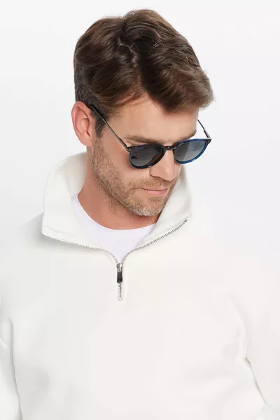 سويت شيرت أبيض بياقة عالية بنصف سحّاب، قطن بكرة مبطن من الداخل، مقاس مريح للجنسين