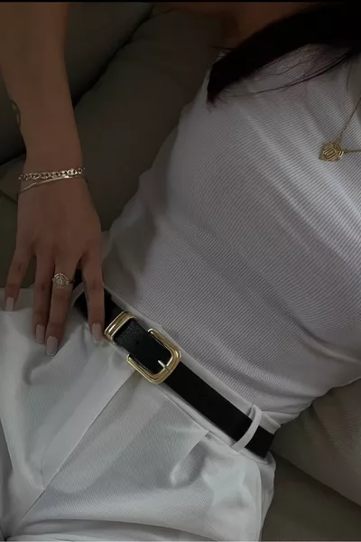 حزام نسائي أسود بمشبك ذهبي