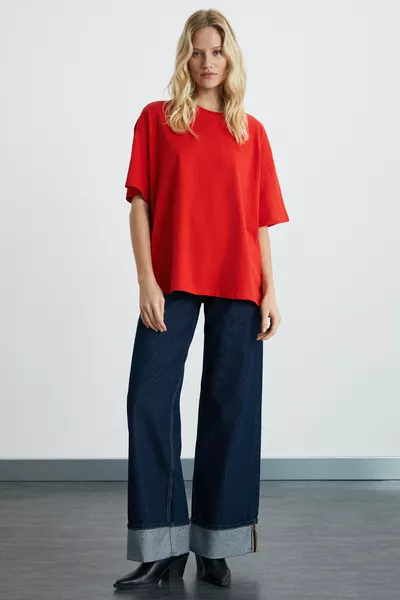 Lagertha Damen % Bio-Baumwolle Dick gewebtes Oversize T-Shirt mit Rundhalsausschnitt in Rot