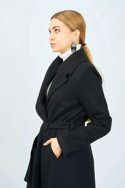 معطف طويل مبطن من الكشمير بحزام أسود