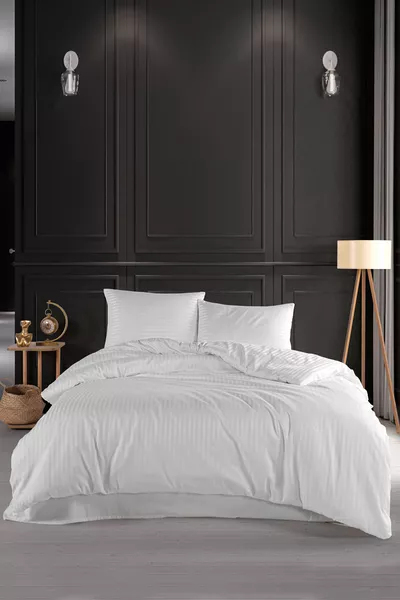 Двоен спален комплект с чаршаф с ластик от сатен