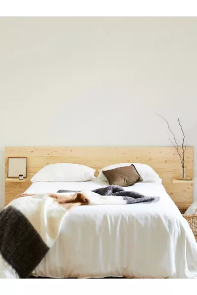 Деревянное изголовье кровати с тумбочкой см