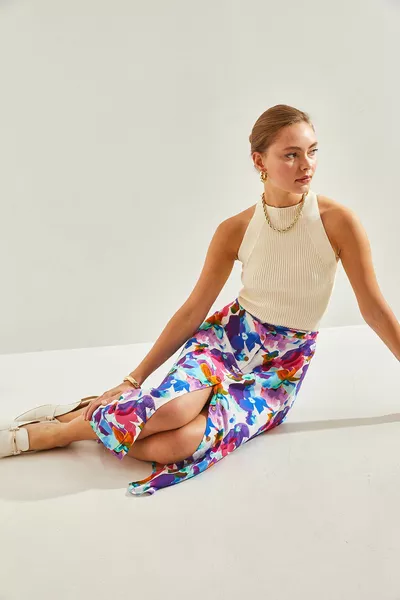 Дамска вискозна пола с копчета с много шарки 