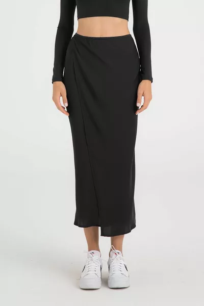 ميدي ملفوف تنورة ستان أسود