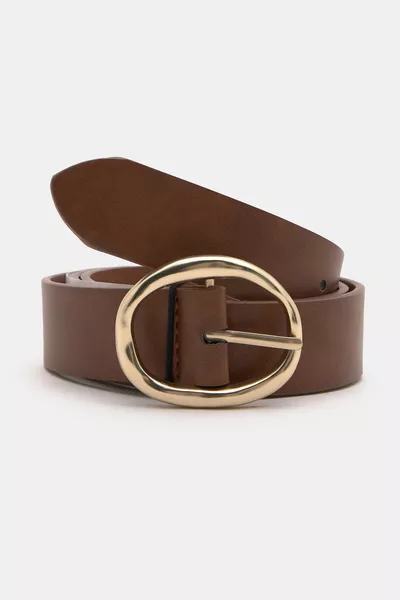 Belt with an oval buckle