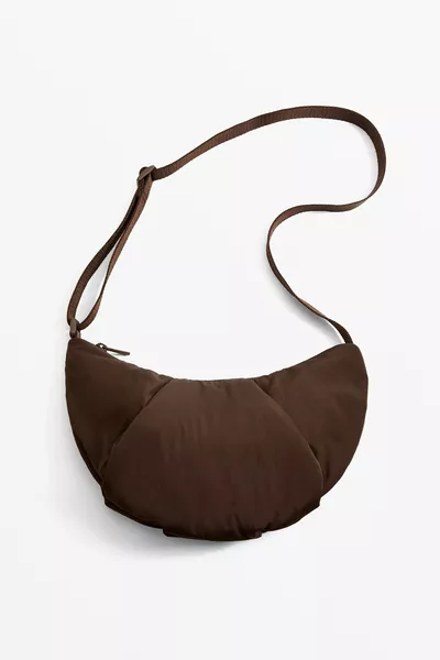 حقيبة صغيرة مبطنة بحمالة كتف متقاطعة