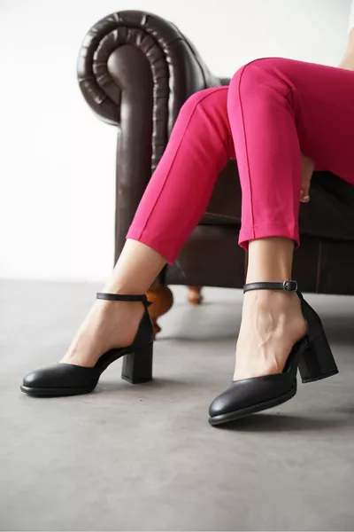 حذاء بنيدا بكعب عالي المنصة للسيدات - جلد أسود