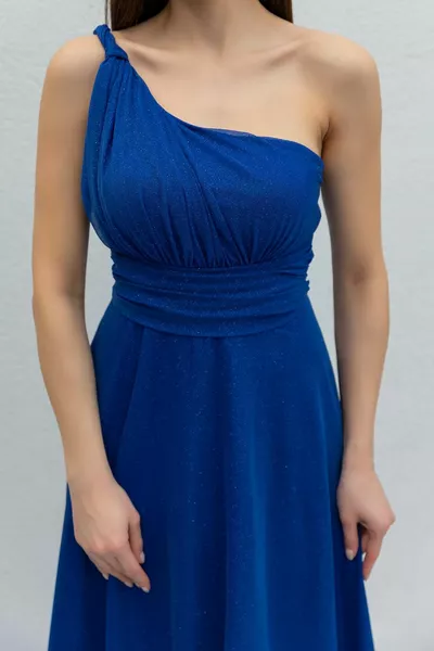 اصطف لامعة بريق النسيج واحد الكتف طوق غير متماثل طول ماكسي ساكس الأزرق مساء اللباس 