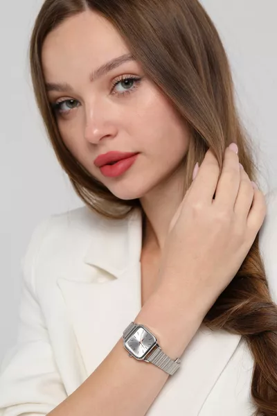 Montre-bracelet femme Minimal Square Silver