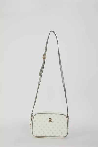 Бяла дамска чанта с монограм 