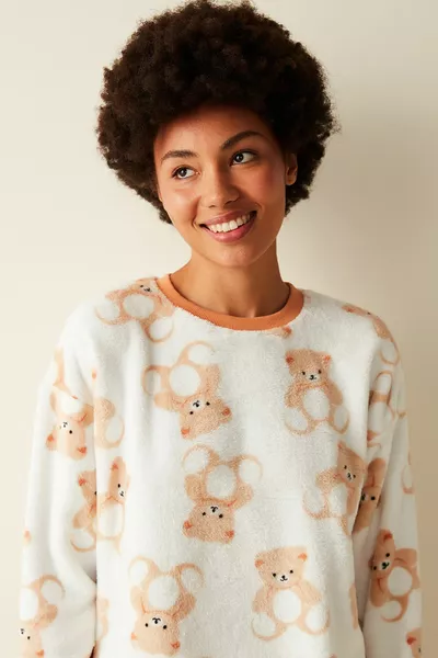 طقم بيجامة تيدي بير منقوش باللون الأبيض الفاتح