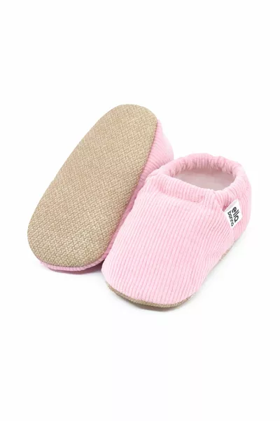 Нескользящая подошва, подкладка из органического хлопка, вельветовые детские пинетки розового цвета