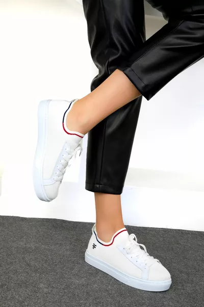 حذاء رياضي أبيض / أحمر للجنسين 