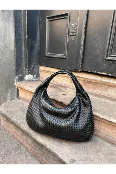 حقيبة كتف كبيرة Bttg للسيدات أسود