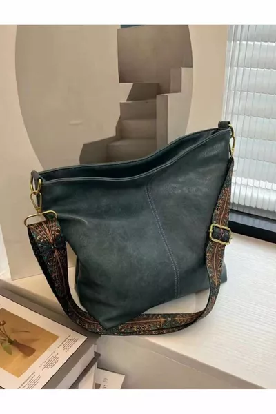 الحقيبة الأكثر راحة التي نستخدمها في الحياة اليومية للمرأة هي الجلد الناعم الرث مع حزام العمود