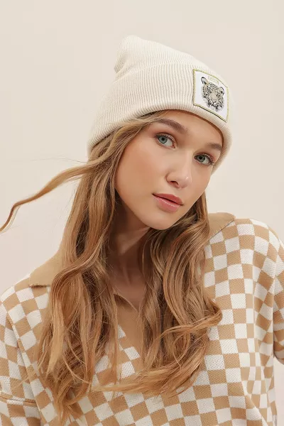 قبعة صغيرة نسائية بيج تايجر مطرزة 