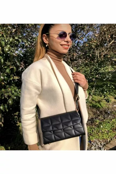 حقيبة كتف سوداء مبطنة للمرأة مع حزام عمود قابل للتعديل