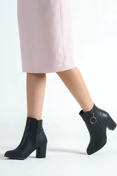 Stivali con tacco da donna ad anello da donna in pelle nera da 7 cm 