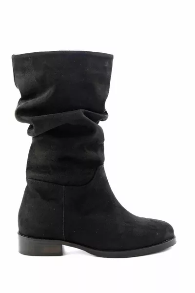 حذاء نسائي من جلد الغزال الأسود وحذاء 