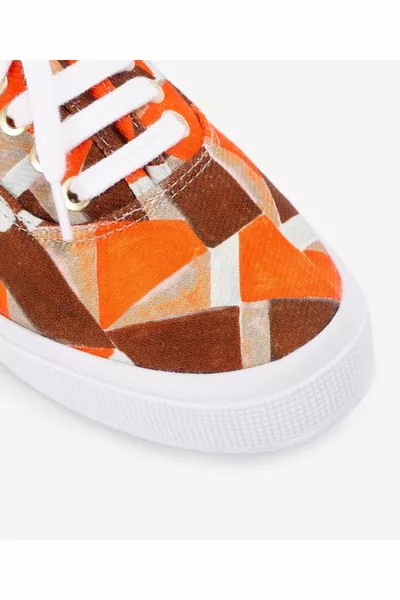 أحذية رياضية من القماش الملون