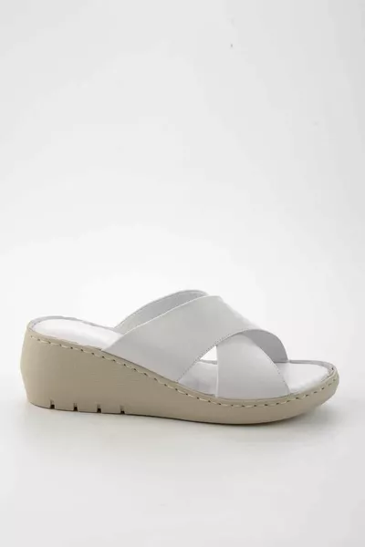 جلد طبيعي أبيض شباشب نسائية 