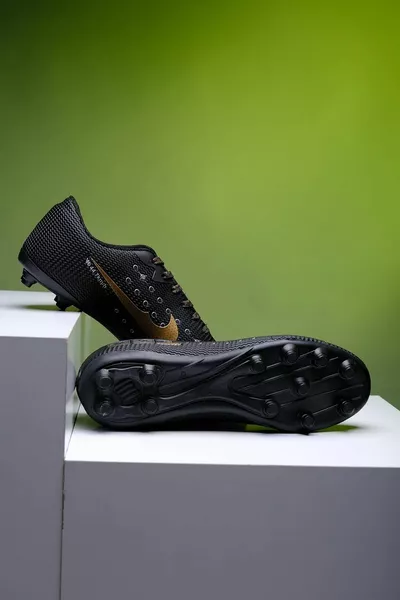  أحذية كرة القدم للرجال العشب الميداني والعتاد