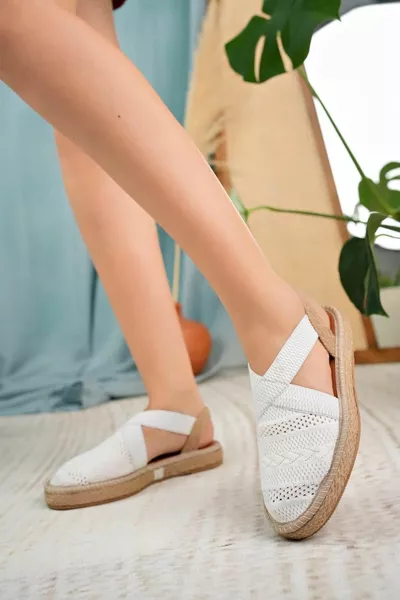 فيميا حزام مغلق الجبهة القش نظرة المرأة تريكو الصنادل