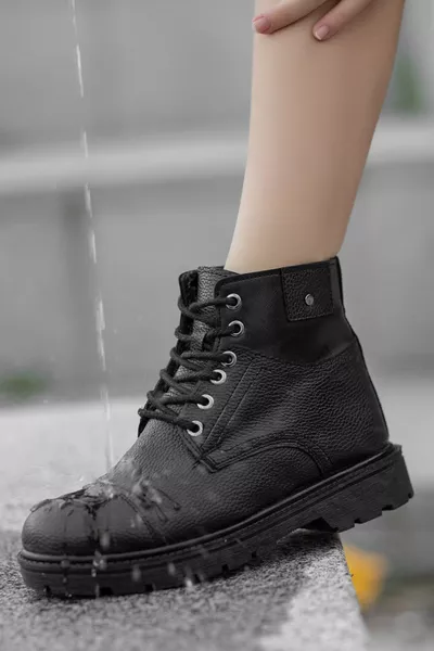 Kadın Siyah Kürklü Günlük Rahat Soğuk ve Su Geçirmez Sağlam Garantili Kaymaz Taban Kadın Bot