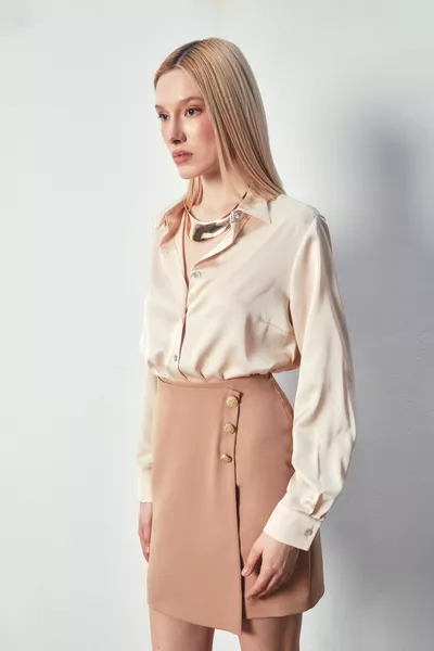 Сатена двуредна пола с копчета