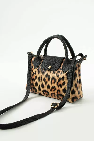 حقيبة كتف صغيرة بنمط النمر