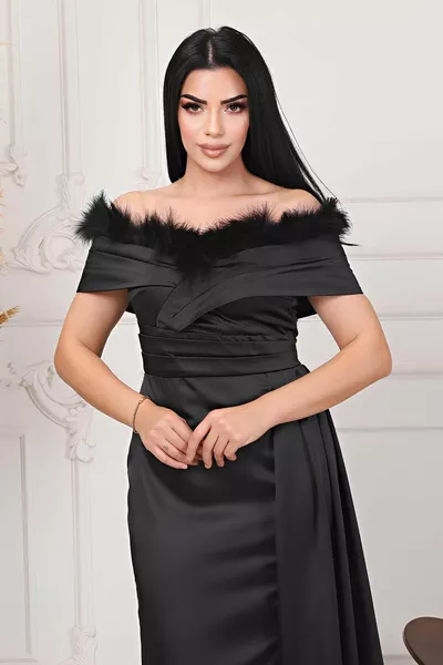 Satijnen Design Laag uitgesneden Kraaiveer Accessoire Side Cape Dress Avondjurk