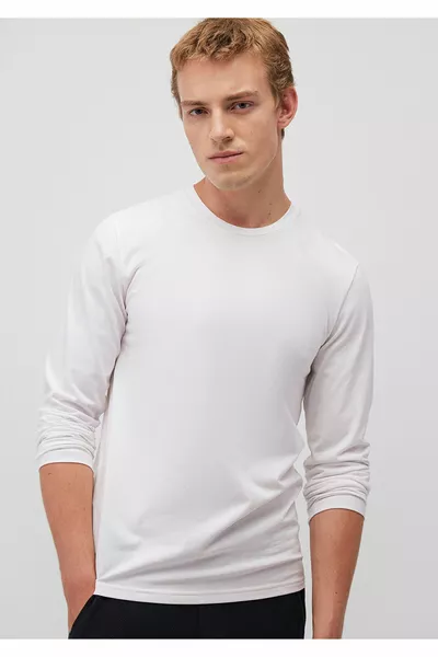 كم طويل أبيض تي شيرت أساسي مثبت / مناسب 