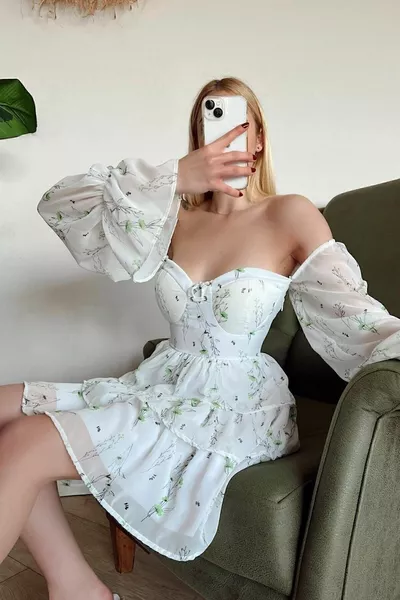 فستان بطبقات من الزهور