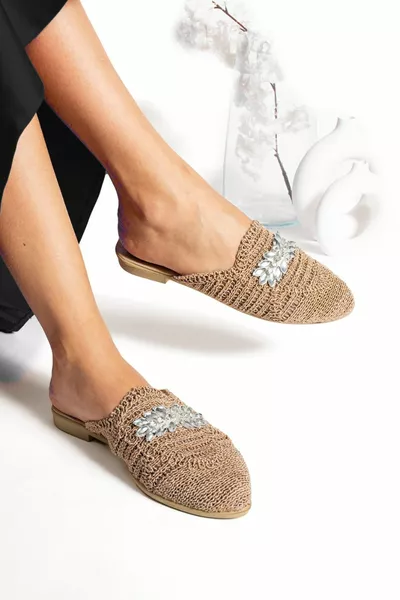 المرأة المنك القش محبوك النعال مع الحجارة عارضة الصنادل النعال