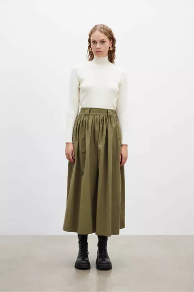 تنورة مريحة مكشكشة باللون الأخضر الزيتوني