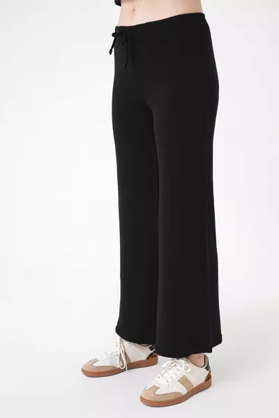 المرأة واسعة الساق العادية نمط تريكو السراويل الأسود 