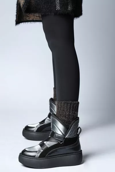  نعل مقاوم للماء غير قابل للانزلاق أسود - رمادي فاتح أحذية ثلجية نسائية