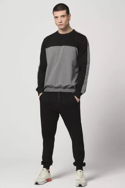 بدلة رياضية أساسية رجالية بتفاصيل، باللون الأسود